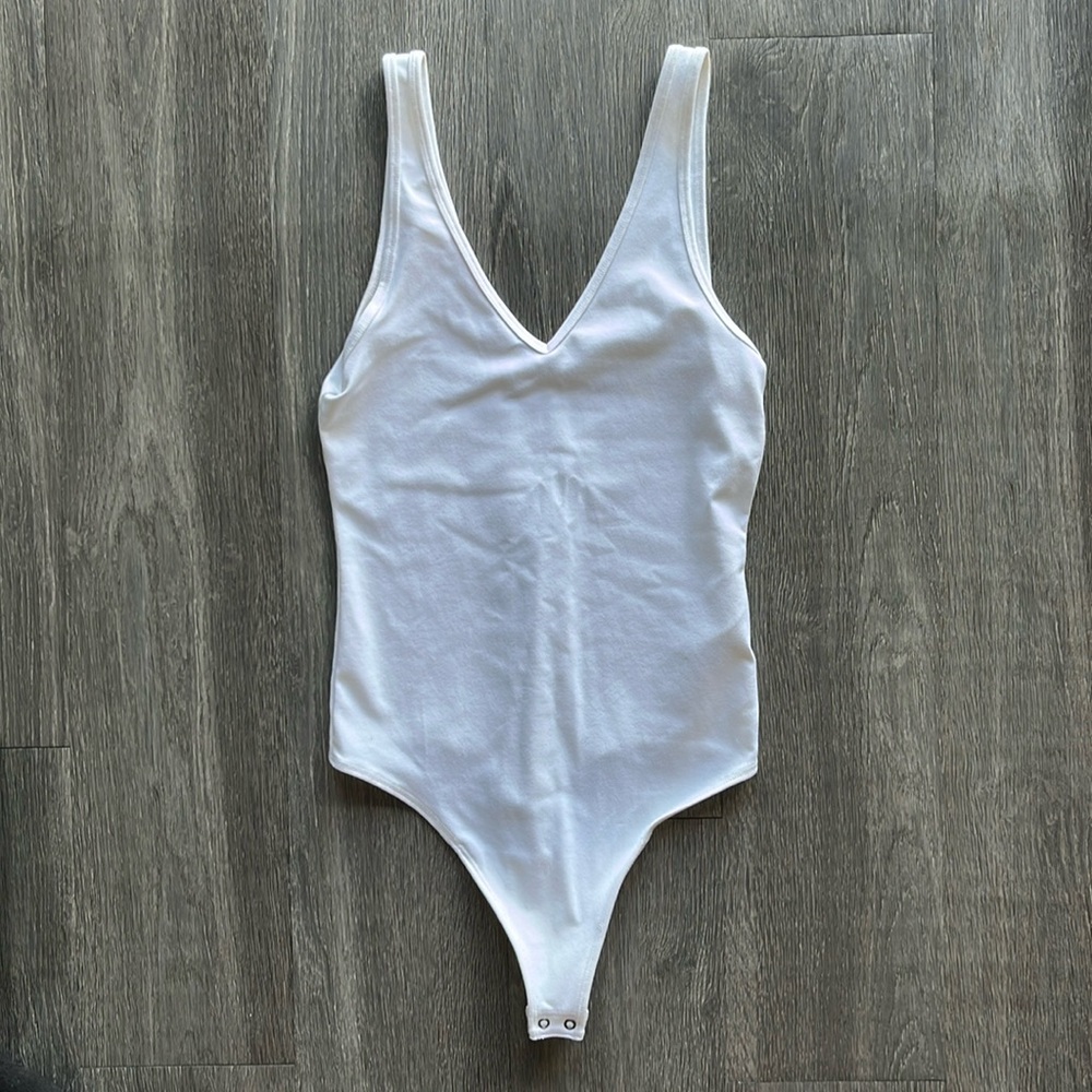 Abercrombie & Fitch V-Neck Bodysuit ✧ White ✧ Size S